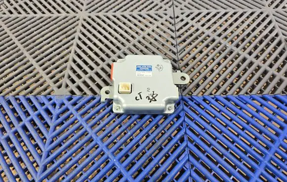 Lexus CT 200H BSM Control unit 8989212010 1751007301