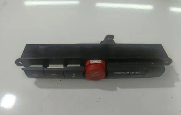 Saturn Vue Hazard light switch 25923917080613