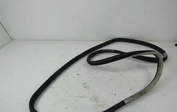 Volkswagen Polo III 6N 6N2 6NF Front door rubber seal 