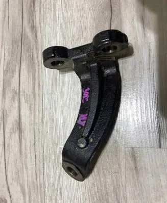 Toyota Hilux VIII Engine mounting bracket