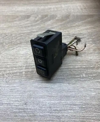 BMW 5 E34 Windscreen/window heater switch 1391764 03051000
