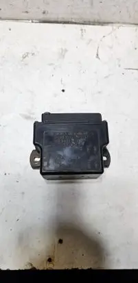 Mercedes-Benz E W124 Glow plug pre-heat relay 0035452532 899108