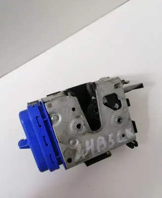 Audi A4 S4 B5 8D Rear door lock 8D0839015A
