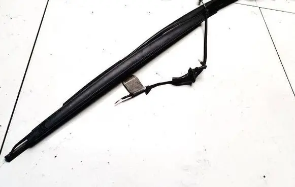 Front wiper blade arm