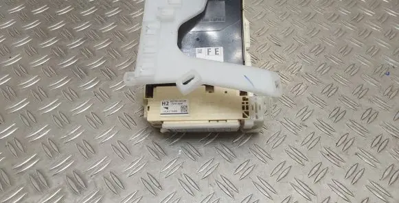 Toyota Sienna XL30 III Comfort/convenience module 8922108130 8273008100