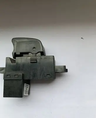 Nissan Primera Electric window control switch 25411AV600