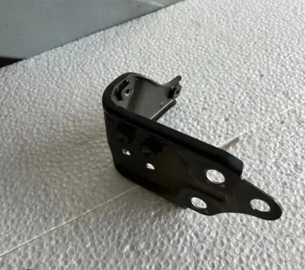 Toyota Verso Fender mounting bracket
