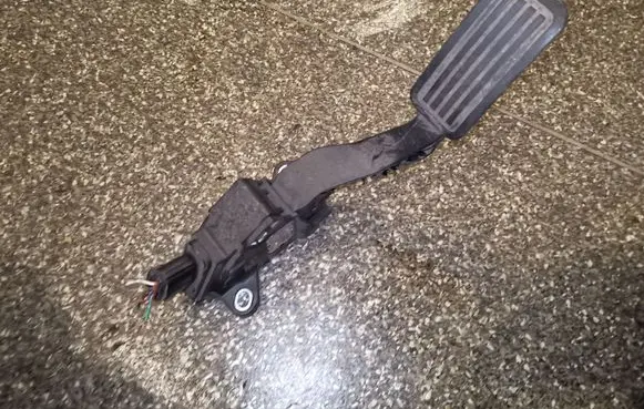 Toyota Yaris Accelerator throttle pedal 781100D010