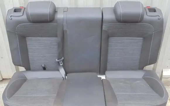 Opel Astra J Second row seats 