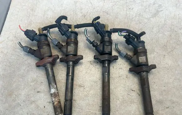 Peugeot 308 Fuel injectors set 0445110311