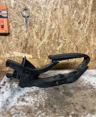 Mercedes-Benz E W211 Accelerator throttle pedal A2113000404