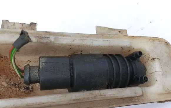 Volkswagen PASSAT B6 Windscreen/windshield washer pump 1k6955651 3122789