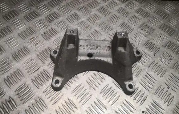 Mercedes-Benz SLK R172 Gearbox mounting bracket 2112420340 A2112420340