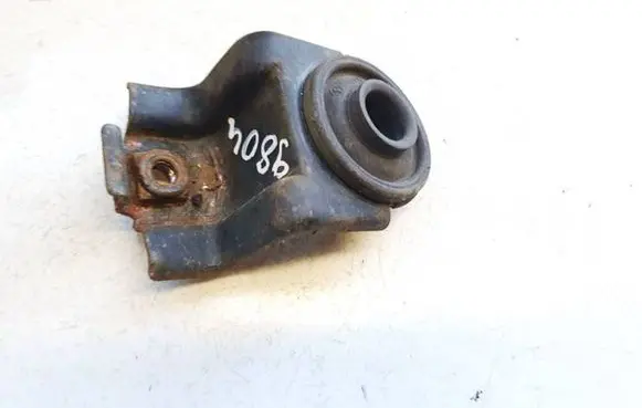 Suzuki SX4 Radiator mount bracket 