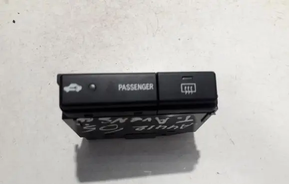 Toyota Avensis T250 Windscreen/window heater switch 8479005110d 84790-05110-d