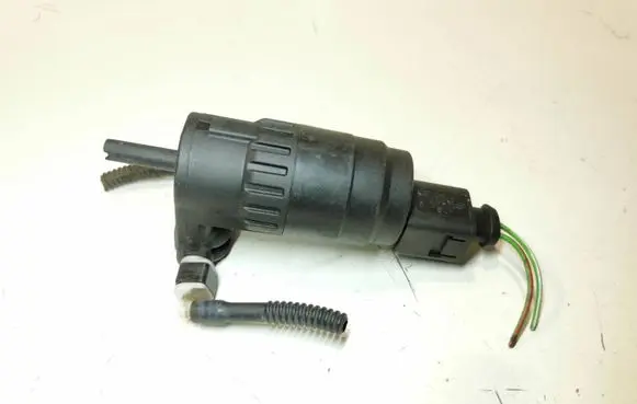 Skoda Octavia Mk2 (1Z) Windscreen/windshield washer pump 1K6955651 08011795