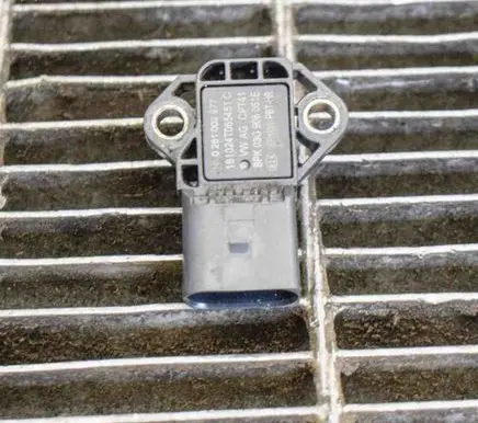 Audi A3 S3 8V Air pressure sensor 0281002977 03G906051E
