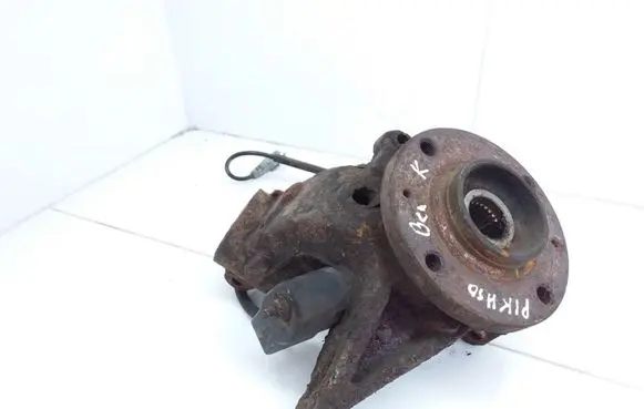 Citroen Xsara Picasso Front wheel hub