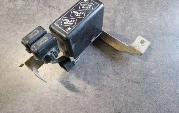 Mitsubishi Pajero Sport I Coolant fan relay 