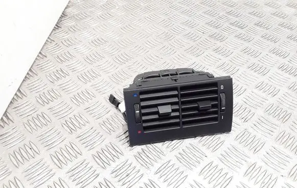 BMW 5 E39 Dash center air vent grill 8376150