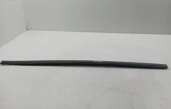 Opel Mokka B Front door glass trim molding