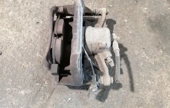 Volkswagen PASSAT B8 Front brake caliper