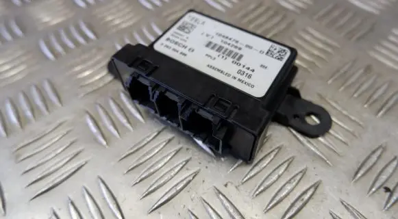 Tesla Model S Parking PDC control unit/module 104847600D