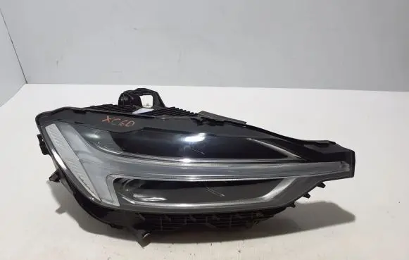 Volvo XC60 Headlight/headlamp 32133545