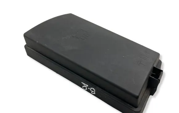 Volkswagen PASSAT B8 Fuse box cover 5Q0937132B