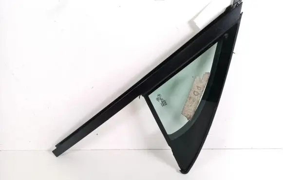 Volkswagen Touareg II Front door vent window glass four-door 7P0845114D