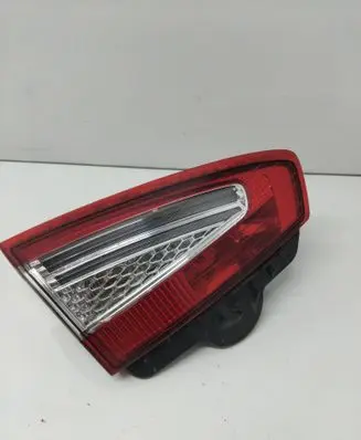 Tailgate rear/tail lights