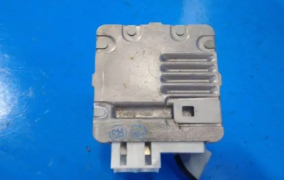 Toyota Prius (XW20) Central body control module 8965047102
