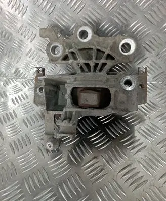Opel Astra K Engine mount bracket 39215290