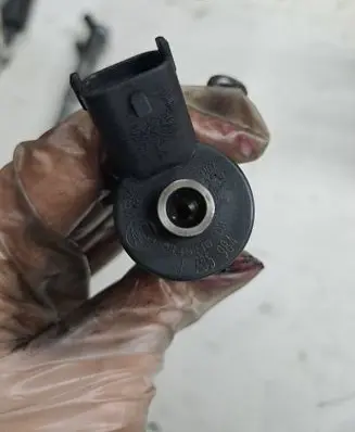 BMW 5 E39 Fuel injector 0445110047