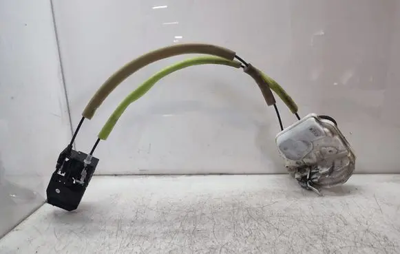 Mazda CX-5 Front door lock KD77