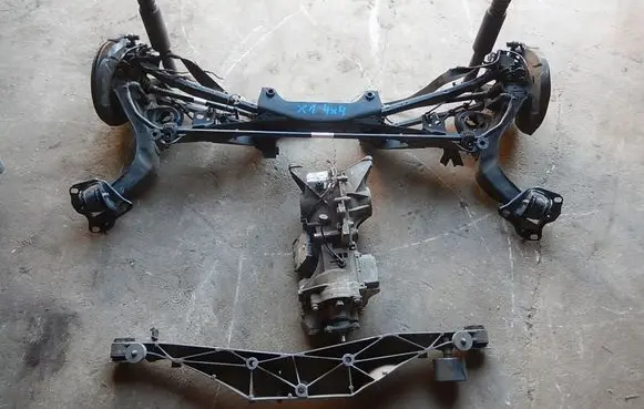 BMW X1 F48 F49 Rear axle beam with reductor 