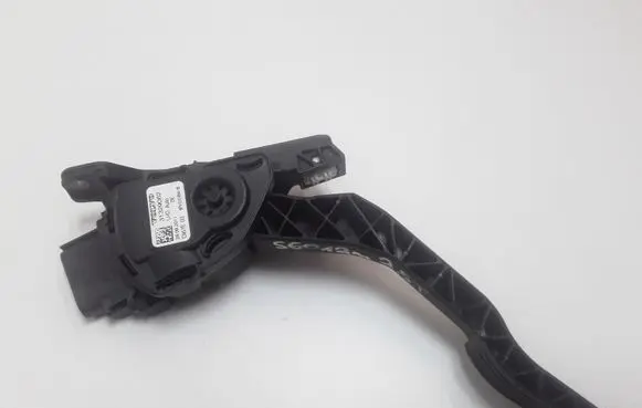 Volvo S60 Accelerator throttle pedal 31329062