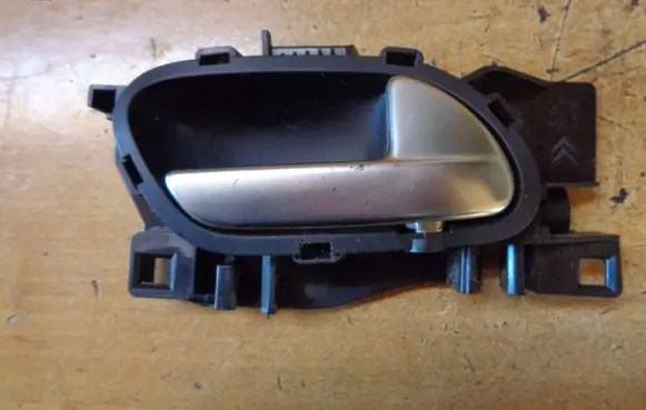 Peugeot 2008 I Front door interior handle 96555516VV