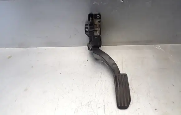 Volvo V70 Accelerator throttle pedal 6G929F836CD