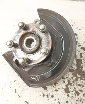Nissan Pulsar Front wheel hub