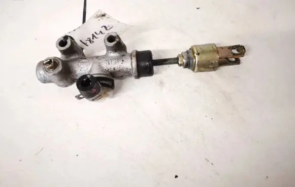 Toyota Previa (XR30, XR40) II Clutch master cylinder