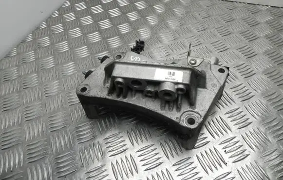 Fiat 500L Engine mounting bracket 55198565 VD11232