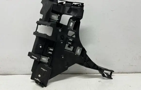 Rear bumper mounting bracket