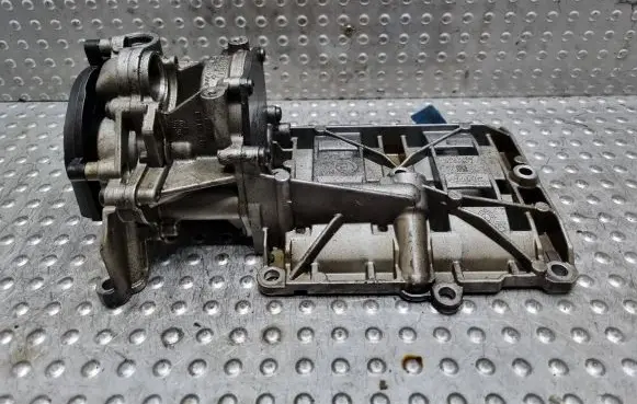 BMW 3 E90 E91 Oil pump 7798014