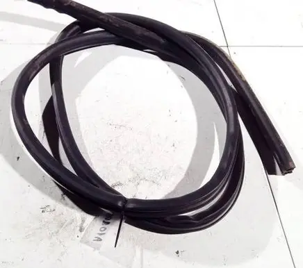 Mitsubishi Colt Rubber seal front coupe door 