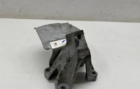 Porsche Macan (95B) Engine mounting bracket 8K0199307
