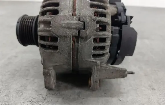 Volkswagen Polo IV 9N3 Generator/alternator 045903023A