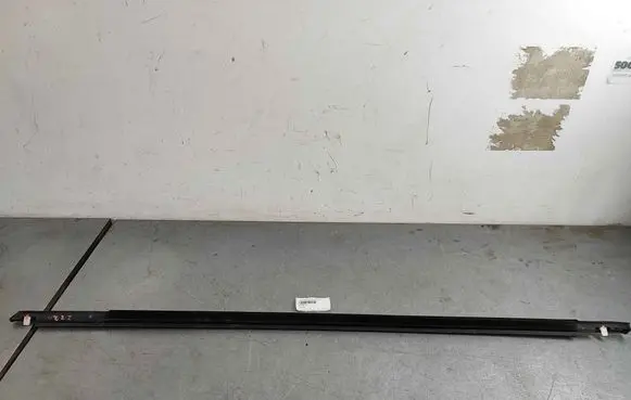 Volvo S90, V90 Front door glass trim molding 31490739 31424044