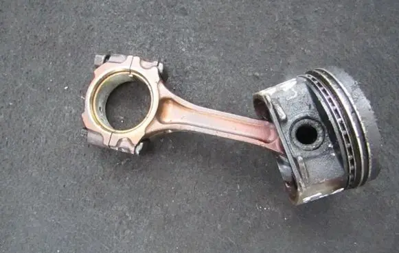Toyota Corolla E100 Piston with connecting rod