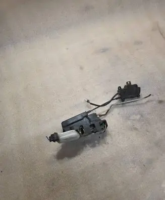 Mitsubishi Pajero Loading door lock 